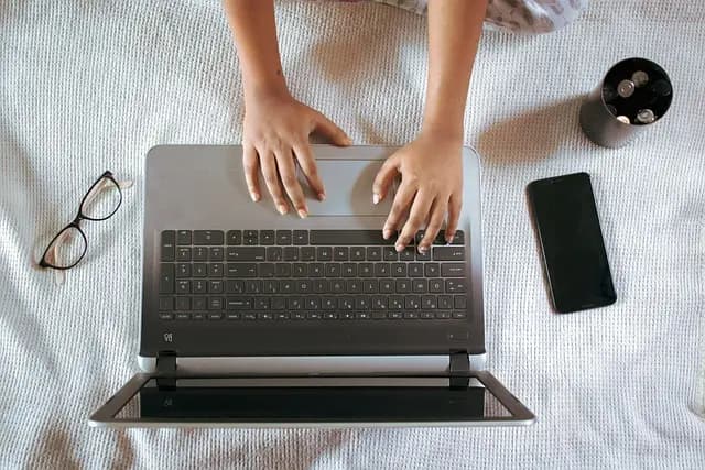 Najciekawsze gadżety weekendowe: Co warto mieć na wyjazd?